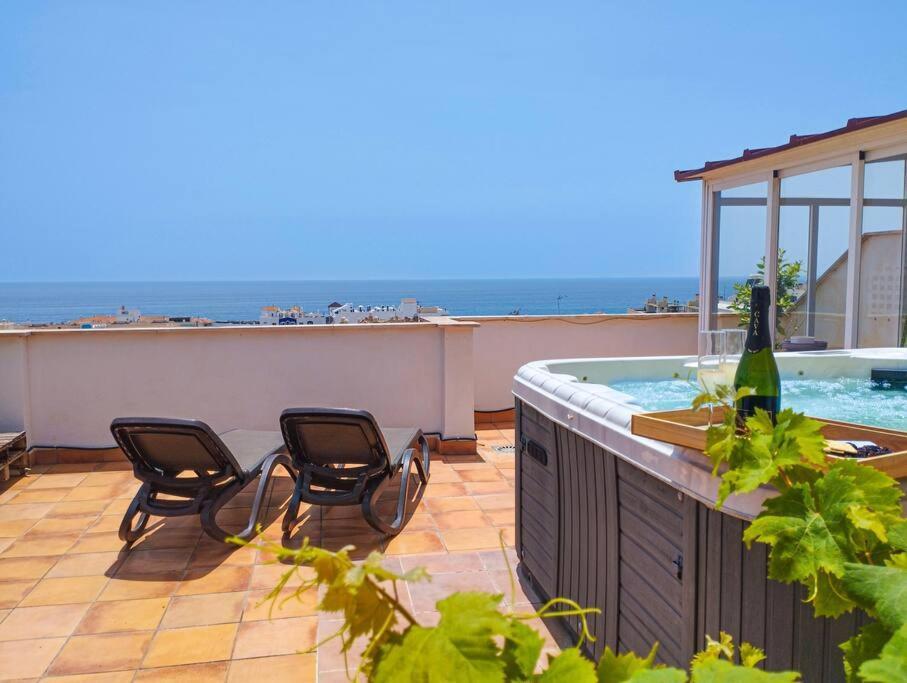 Penthouse With Jacuzzi And Spectacular Sea Views Lägenhet Nerja Exteriör bild